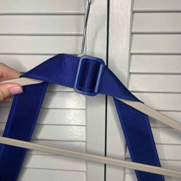 Vera Bradley Ellie Flowers Pattern Floral Messenger Bag - Picture 5 of 9